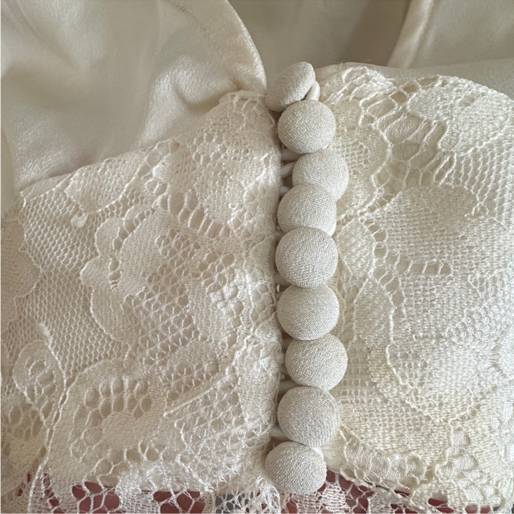 HOUSE OF CB ‘Leona’ Ivory Satin and Lace Blouse Small US4-6 $119 - Picture 10 of 12